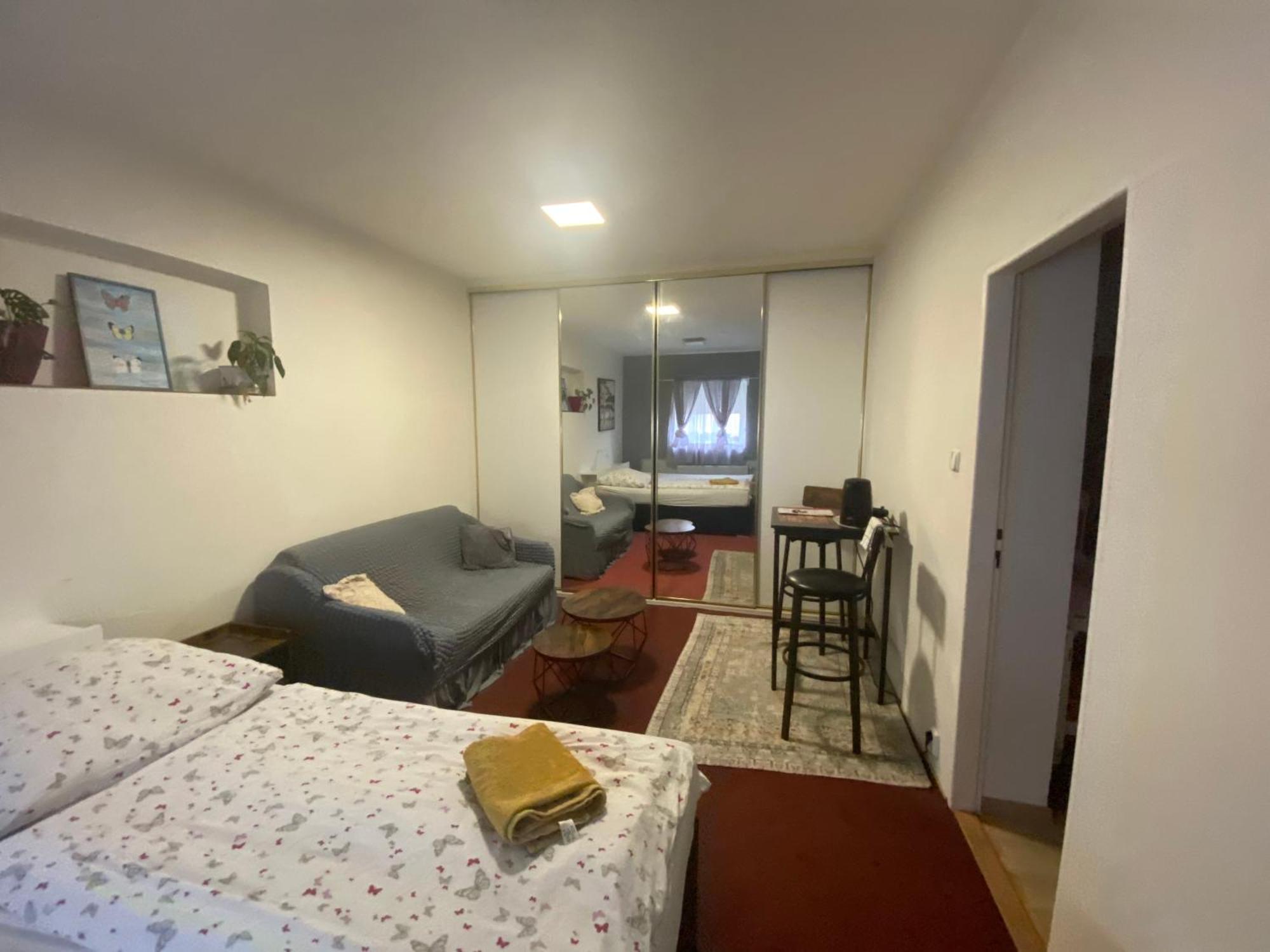 Homestay U Hanky Zdiby Buitenkant foto