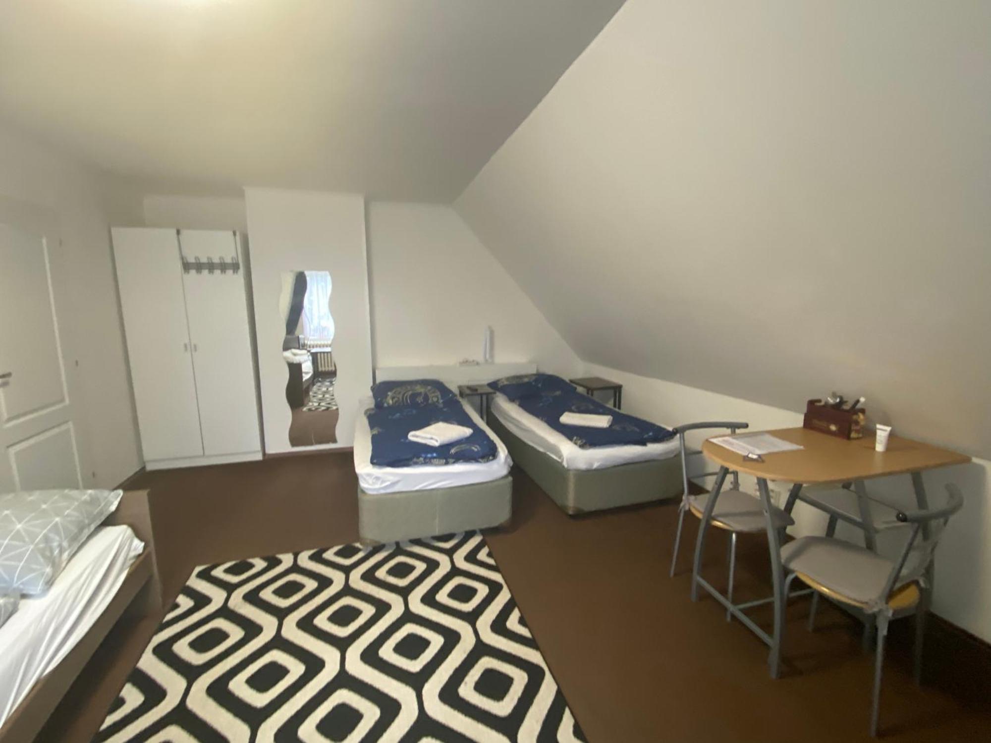 Homestay U Hanky Zdiby Buitenkant foto