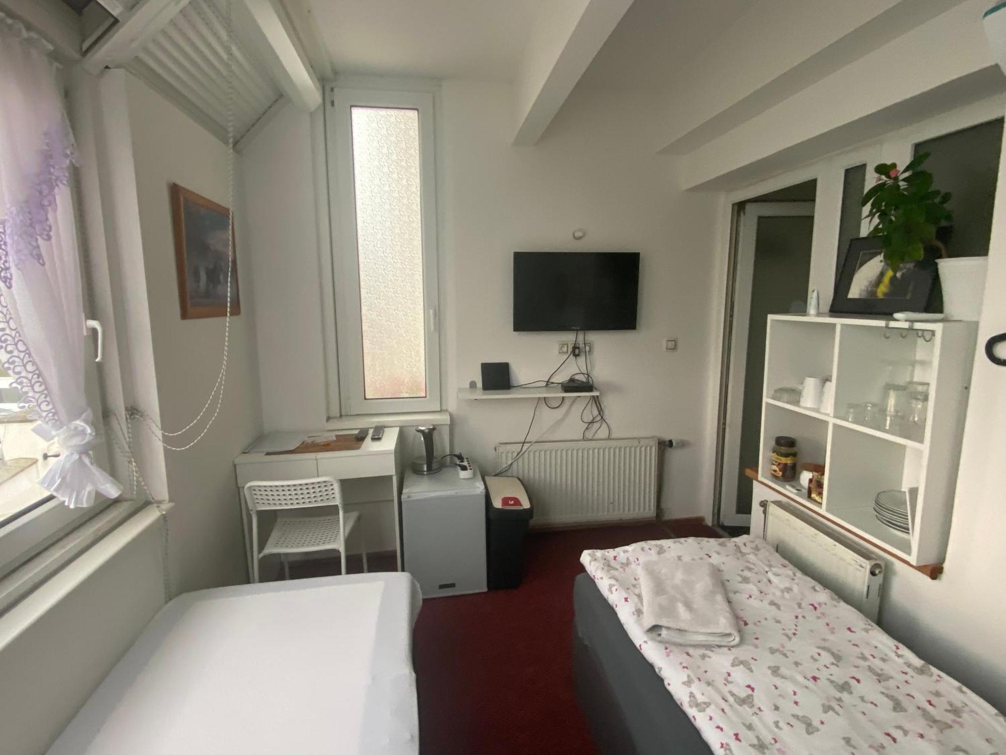 Homestay U Hanky Zdiby Buitenkant foto