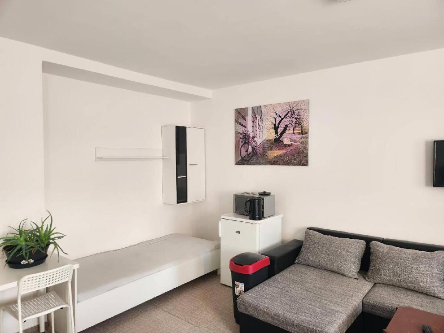 Homestay U Hanky Zdiby Buitenkant foto